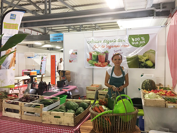 moi sur mon stand jus de légumes au WTC