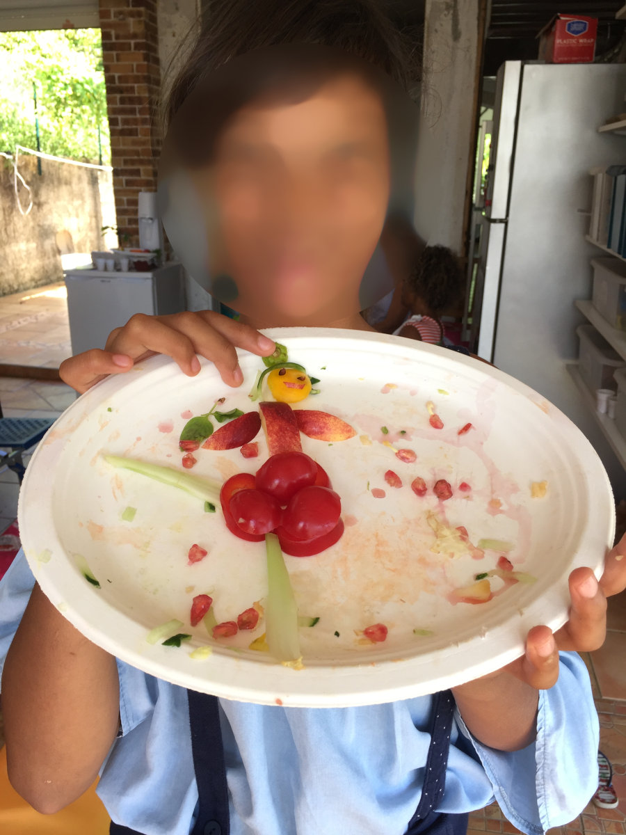 une danseuse en fruits et légumes